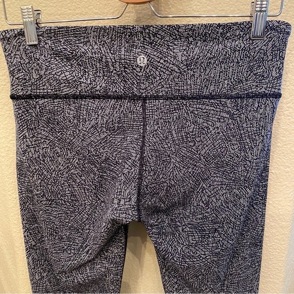 LULULEMON Women Black & White Patterned Leggings Size 8 - Picture 6 of 8